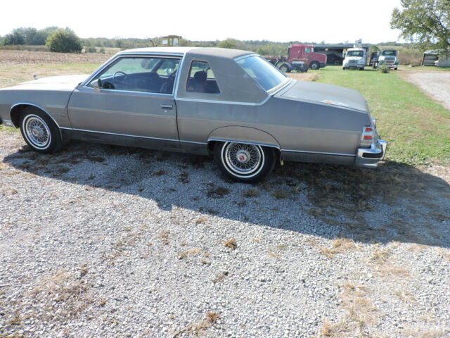 Pontiac Grand Prix 1979 image number 1