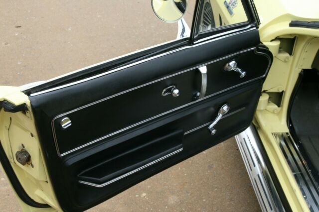 Chevrolet Corvette 1966 image number 10