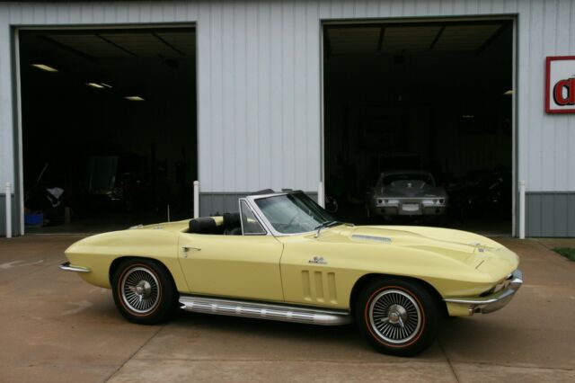 Chevrolet Corvette 1966 image number 28