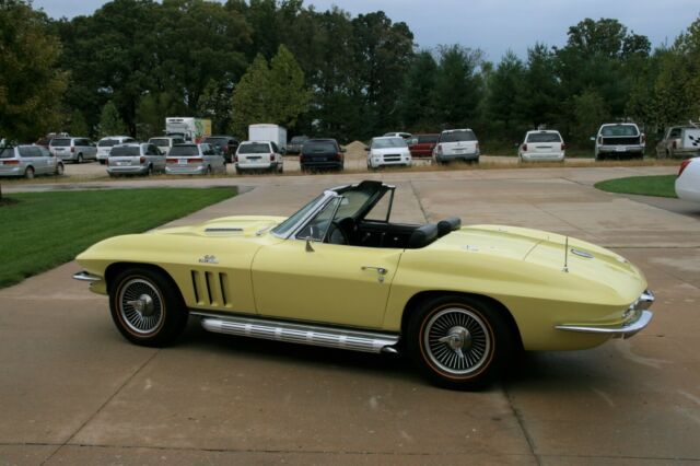 Chevrolet Corvette 1966 image number 32