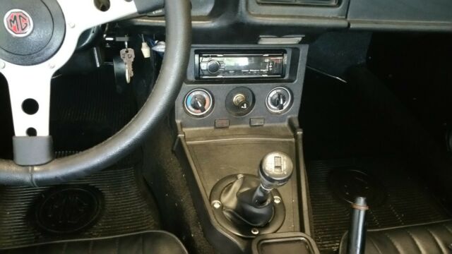 MG MGB 1979 image number 15