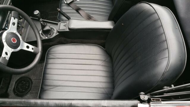 MG MGB 1979 image number 16