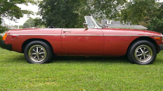 MG MGB 1979 image number 2