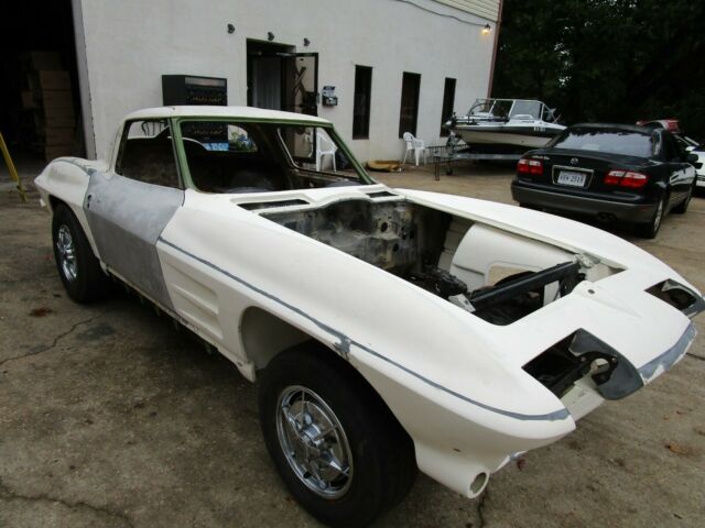 Chevrolet Corvette 1963 image number 28