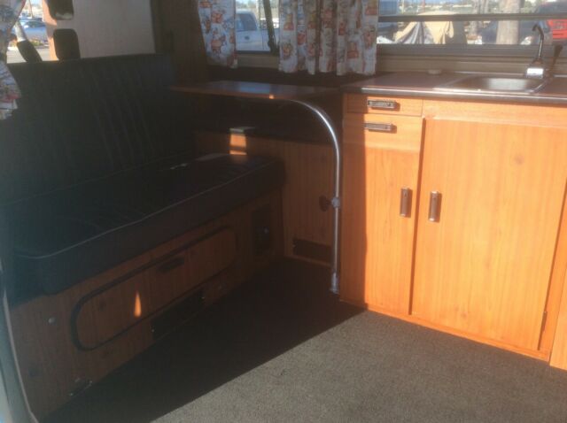 Volkswagen Bus/Vanagon 1977 image number 32