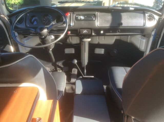 Volkswagen Bus/Vanagon 1977 image number 40