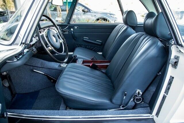 Mercedes-Benz SL-Class 1971 image number 22