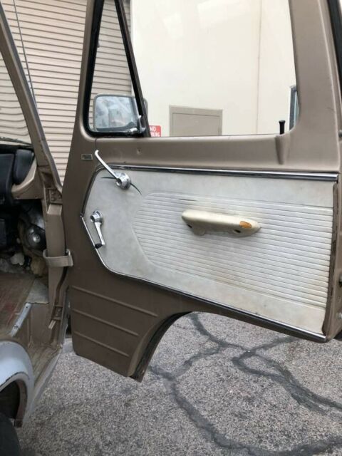 Ford E-Series Van 1967 image number 5