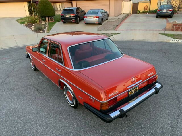 Mercedes-Benz 200-Series 1975 image number 15