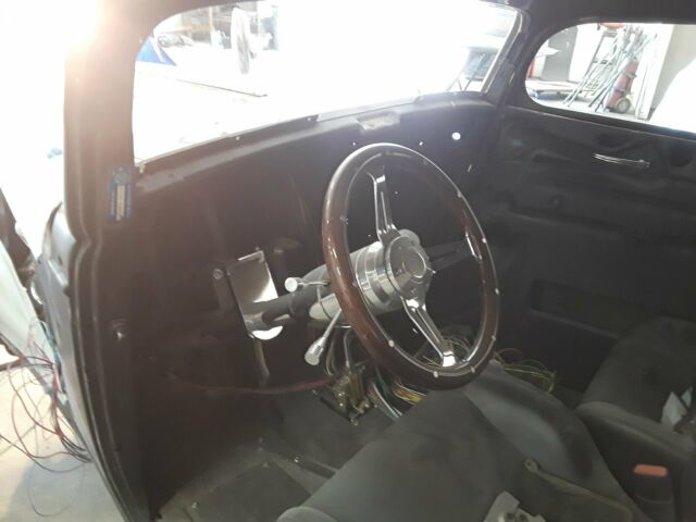 Ford Tudor Streetrod 1934 image number 37