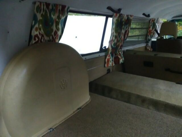 Volkswagen Bus/Vanagon 1977 image number 13