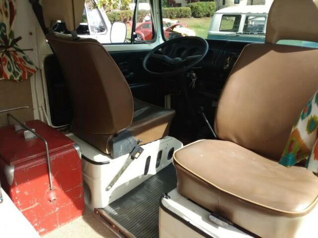 Volkswagen Bus/Vanagon 1977 image number 31