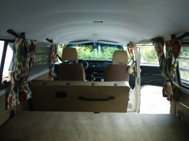 Volkswagen Bus/Vanagon 1977 image number 36