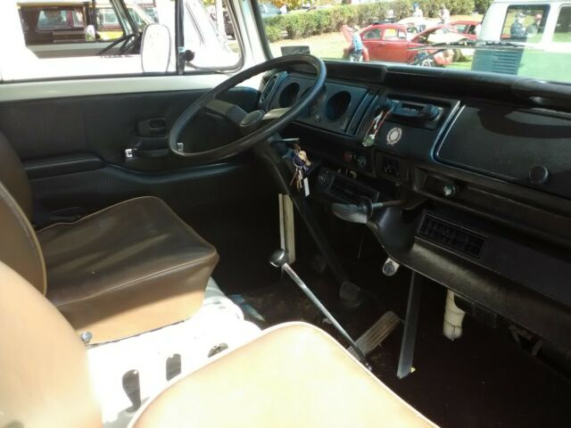Volkswagen Bus/Vanagon 1977 image number 39