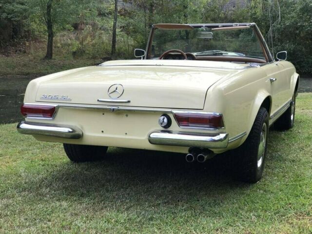 Mercedes-Benz SL-Class 1965 image number 12