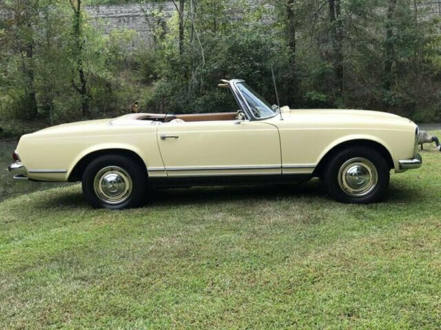Mercedes-Benz SL-Class 1965 image number 18