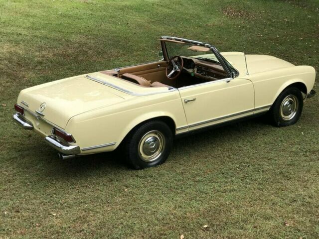 Mercedes-Benz SL-Class 1965 image number 33