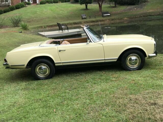 Mercedes-Benz SL-Class 1965 image number 39