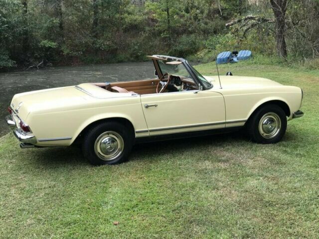 Mercedes-Benz SL-Class 1965 image number 43