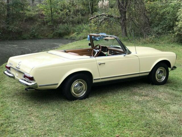 Mercedes-Benz SL-Class 1965 image number 44