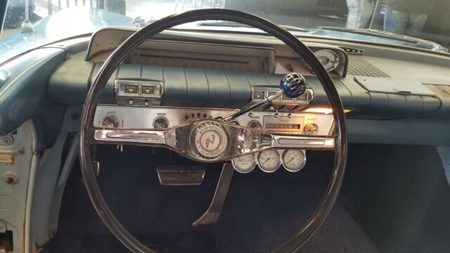 Buick LeSabre 1960 image number 25