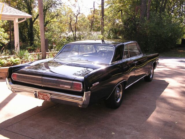 Pontiac Grand Prix 1963 image number 3