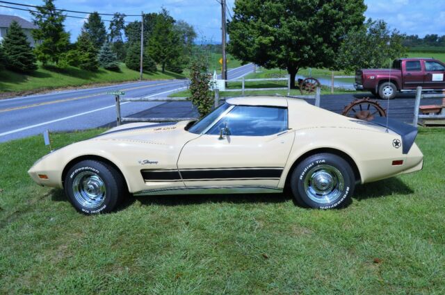 Chevrolet Corvette 1976 image number 0