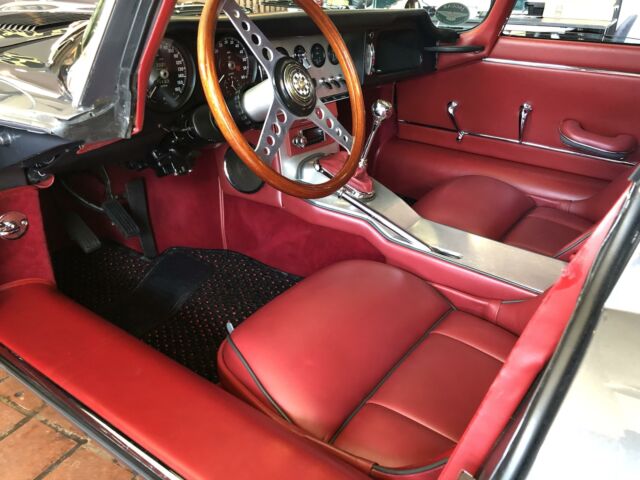Jaguar E-Type 1962 image number 19