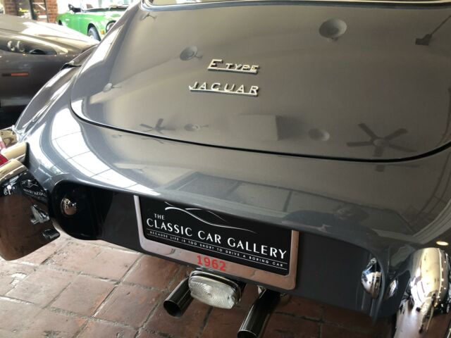 Jaguar E-Type 1962 image number 32