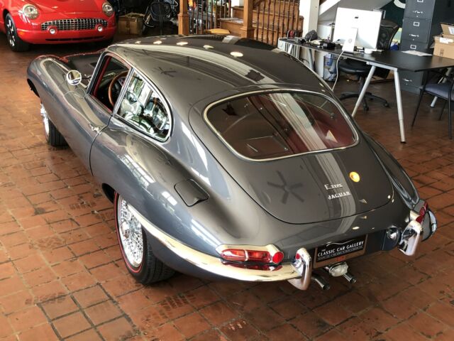 Jaguar E-Type 1962 image number 9