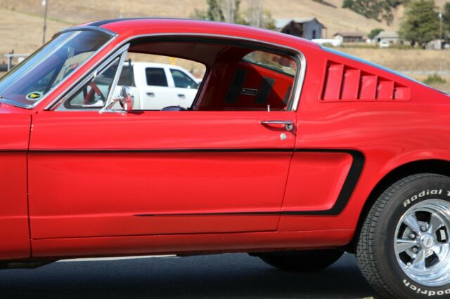 Ford Mustang 1965 image number 2