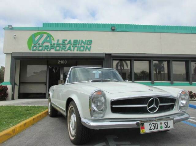 Mercedes-Benz 200-Series 1964 image number 0