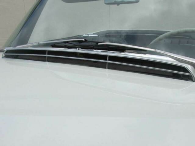 Mercedes-Benz 200-Series 1964 image number 17