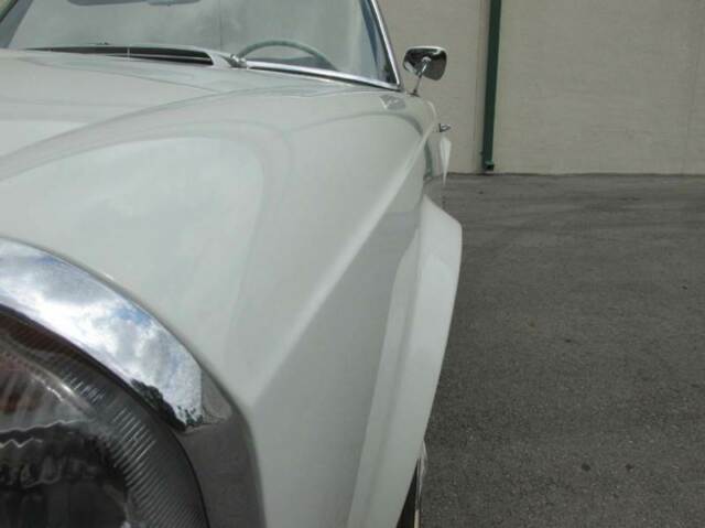Mercedes-Benz 200-Series 1964 image number 22