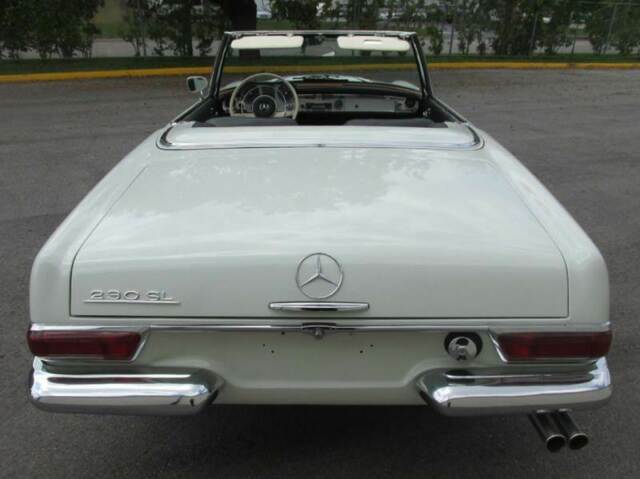 Mercedes-Benz 200-Series 1964 image number 30