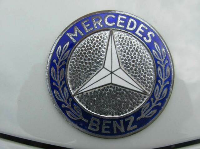 Mercedes-Benz 200-Series 1964 image number 35