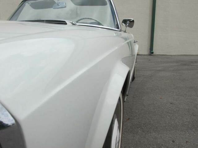 Mercedes-Benz 200-Series 1964 image number 47