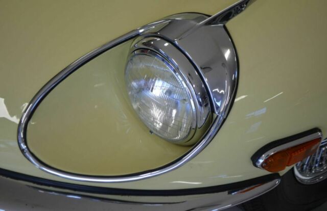 Jaguar XKE Coupe 2 2 1970 image number 44