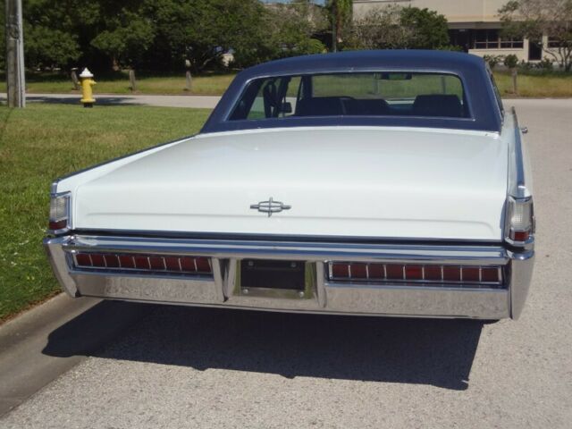 Lincoln Continental 1969 image number 16