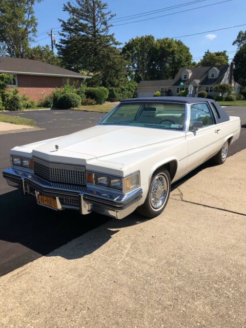 Cadillac DeVille 1979 image number 0