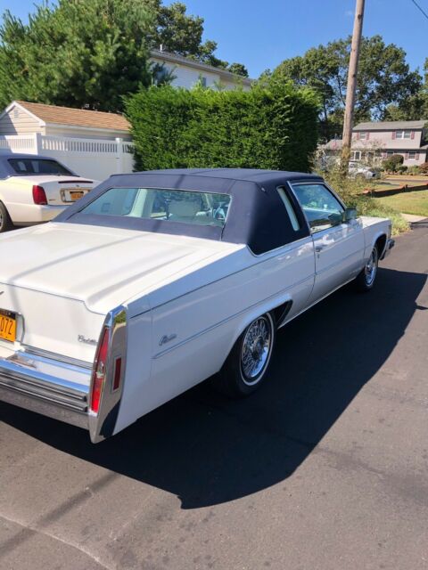 Cadillac DeVille 1979 image number 2