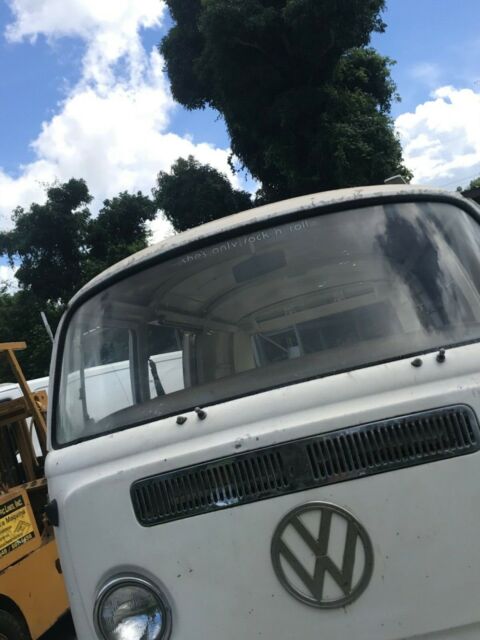 Volkswagen Bus/Vanagon 1971 image number 11