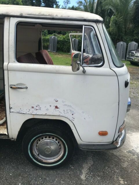 Volkswagen Bus/Vanagon 1971 image number 22