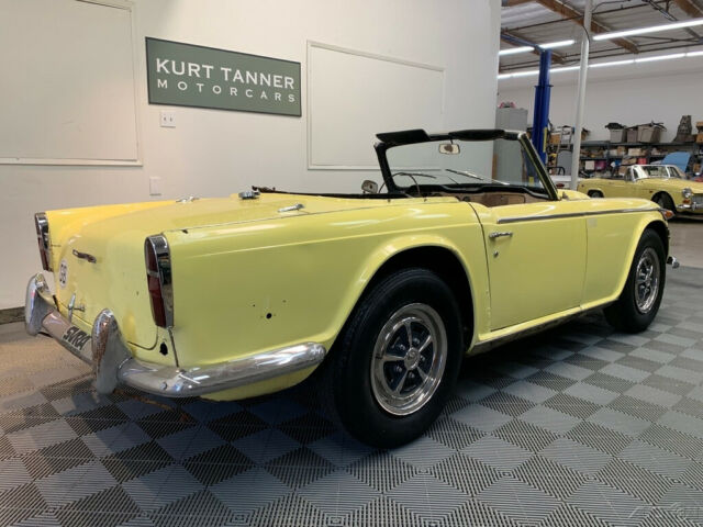 Triumph TR250 1968 image number 17