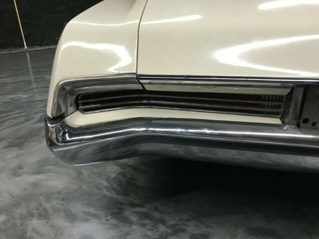 Buick Riviera 1967 image number 32