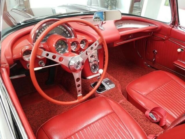 Chevrolet Corvette 1962 image number 19