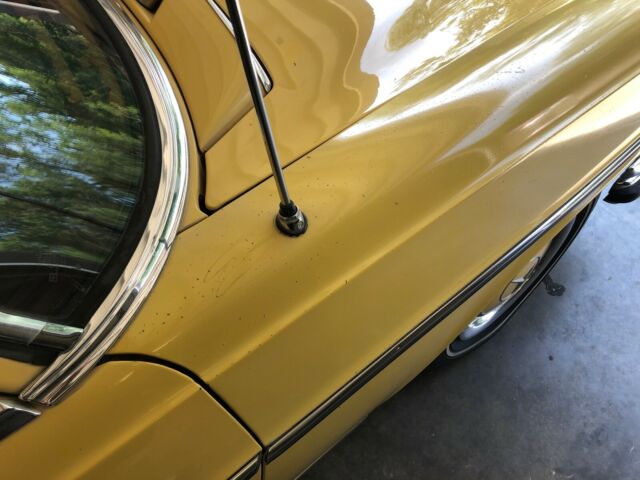 Mercedes-Benz 200-Series 1973 image number 10