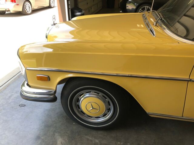 Mercedes-Benz 200-Series 1973 image number 37