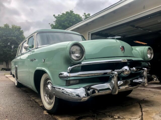 Ford Country Sedan Wagon 1953 image number 26