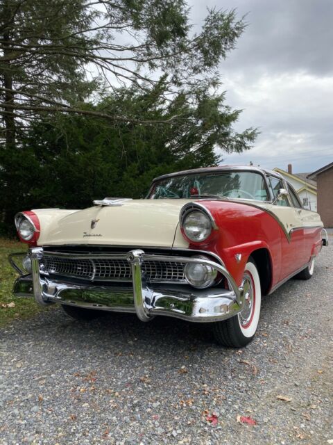 Ford Crown Victoria 1955 image number 4